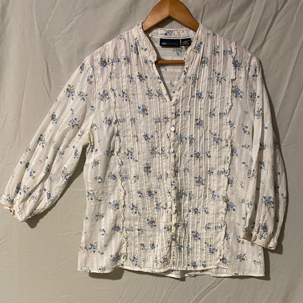 (r)elasticity White Button-Front Floral Pintuck Shirt